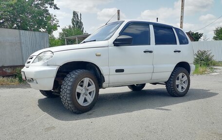 Chevrolet Niva I рестайлинг, 2003 год, 385 000 рублей, 2 фотография