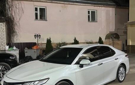 Toyota Camry, 2020 год, 3 190 000 рублей, 3 фотография