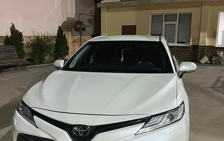 Toyota Camry, 2020 год, 3 190 000 рублей, 4 фотография