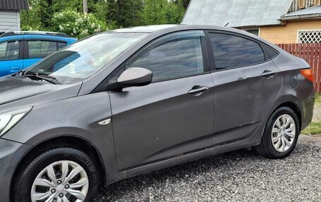 Hyundai Solaris II рестайлинг, 2012 год, 400 000 рублей, 6 фотография