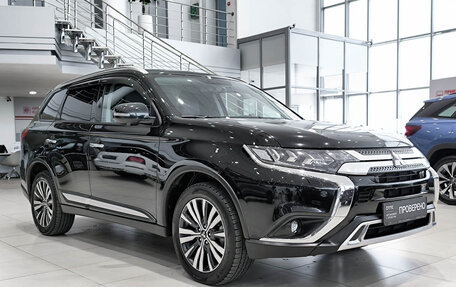 Mitsubishi Outlander III рестайлинг 3, 2019 год, 2 790 000 рублей, 3 фотография