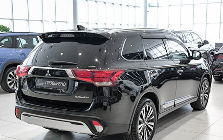 Mitsubishi Outlander III рестайлинг 3, 2019 год, 2 790 000 рублей, 5 фотография