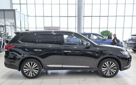 Mitsubishi Outlander III рестайлинг 3, 2019 год, 2 790 000 рублей, 4 фотография