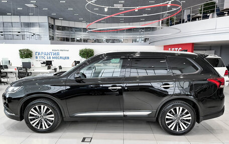 Mitsubishi Outlander III рестайлинг 3, 2019 год, 2 790 000 рублей, 8 фотография