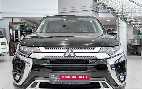 Mitsubishi Outlander III рестайлинг 3, 2019 год, 2 790 000 рублей, 2 фотография