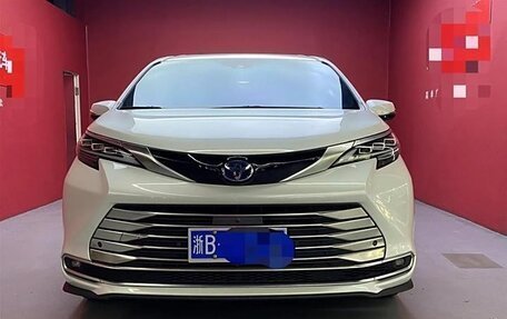 Toyota Sienna, 2022 год, 4 100 000 рублей, 2 фотография