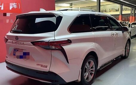 Toyota Sienna, 2022 год, 4 100 000 рублей, 4 фотография