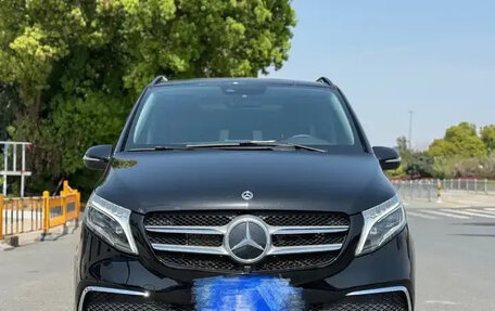 Mercedes-Benz V-Класс, 2022 год, 3 800 000 рублей, 2 фотография