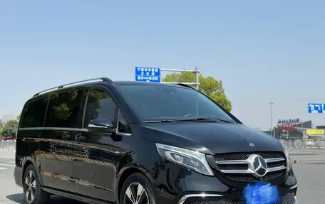 Mercedes-Benz V-Класс, 2022 год, 3 800 000 рублей, 3 фотография