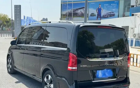 Mercedes-Benz V-Класс, 2022 год, 3 800 000 рублей, 6 фотография