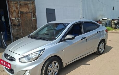 Hyundai Solaris II рестайлинг, 2013 год, 850 000 рублей, 2 фотография