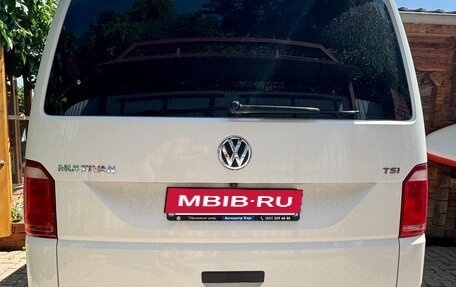 Volkswagen Multivan T6 рестайлинг, 2017 год, 3 900 000 рублей, 5 фотография