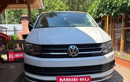 Volkswagen Multivan T6 рестайлинг, 2017 год, 3 900 000 рублей, 3 фотография