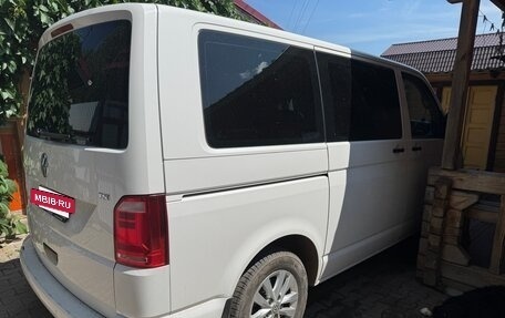Volkswagen Multivan T6 рестайлинг, 2017 год, 3 900 000 рублей, 7 фотография