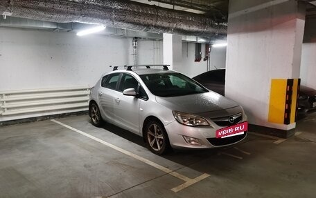 Opel Astra J, 2010 год, 550 000 рублей, 2 фотография