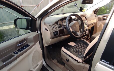 Chrysler Town & Country V рестайлинг, 2009 год, 1 100 000 рублей, 3 фотография