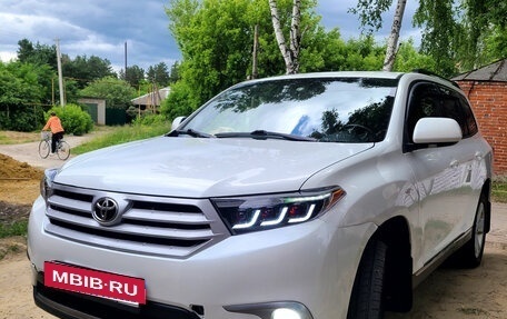 Toyota Highlander III, 2012 год, 1 600 000 рублей, 2 фотография