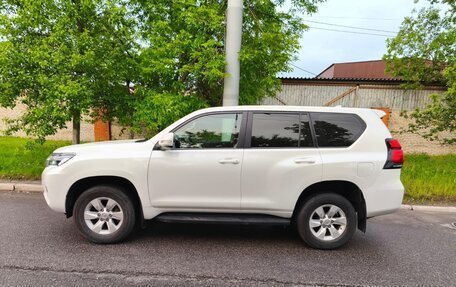 Toyota Land Cruiser Prado 150 рестайлинг 2, 2020 год, 5 300 000 рублей, 6 фотография