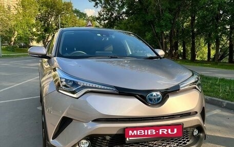 Toyota C-HR I рестайлинг, 2019 год, 1 850 000 рублей, 5 фотография
