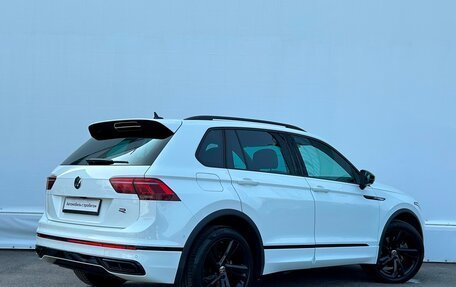 Volkswagen Tiguan II, 2021 год, 3 627 800 рублей, 2 фотография
