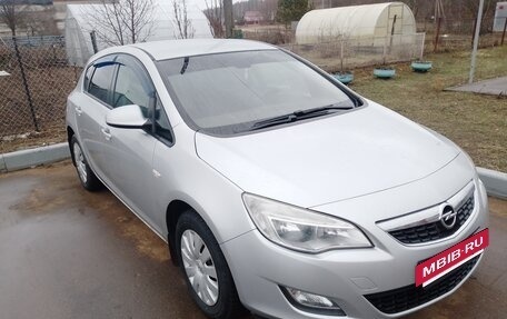 Opel Astra J, 2010 год, 750 000 рублей, 3 фотография