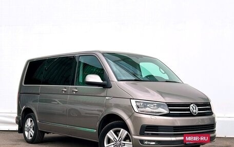 Volkswagen Multivan T6 рестайлинг, 2016 год, 3 257 800 рублей, 3 фотография