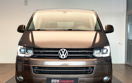 Volkswagen Multivan T5, 2013 год, 2 980 000 рублей, 2 фотография