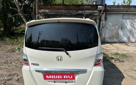 Honda Freed I, 2012 год, 1 350 000 рублей, 3 фотография