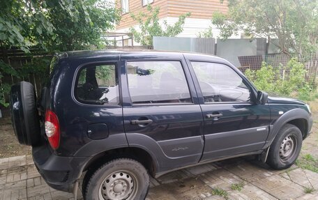 Chevrolet Niva I рестайлинг, 2012 год, 670 000 рублей, 4 фотография