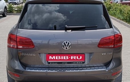 Volkswagen Touareg III, 2011 год, 1 800 000 рублей, 3 фотография