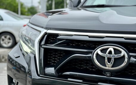 Toyota Land Cruiser Prado 150 рестайлинг 2, 2018 год, 5 497 000 рублей, 6 фотография