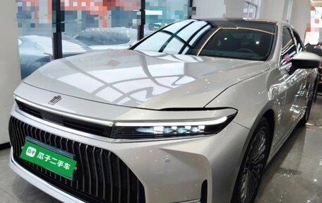 Toyota Crown, 2024 год, 5 300 000 рублей, 4 фотография