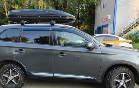 Mitsubishi Outlander III рестайлинг 3, 2015 год, 1 850 000 рублей, 2 фотография