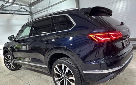 Volkswagen Touareg III, 2021 год, 5 800 000 рублей, 2 фотография