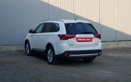 Mitsubishi Outlander III рестайлинг 3, 2016 год, 2 095 000 рублей, 4 фотография