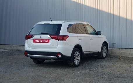 Mitsubishi Outlander III рестайлинг 3, 2016 год, 2 095 000 рублей, 3 фотография