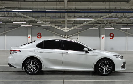Toyota Camry, 2021 год, 2 990 000 рублей, 4 фотография