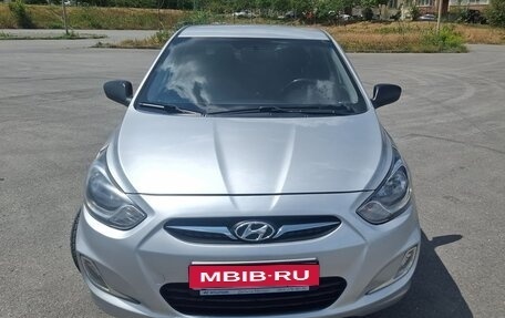 Hyundai Solaris II рестайлинг, 2011 год, 695 000 рублей, 1 фотография