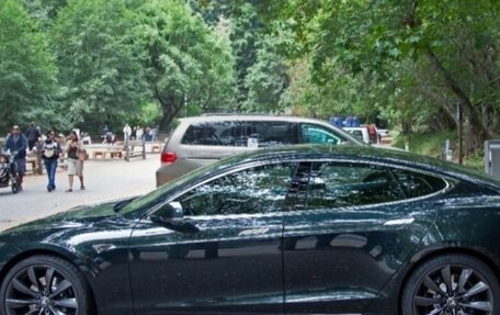 Tesla Model S I, 2014 год, 1 890 000 рублей, 1 фотография