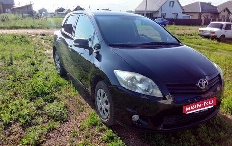Toyota Auris II, 2011 год, 950 000 рублей, 3 фотография