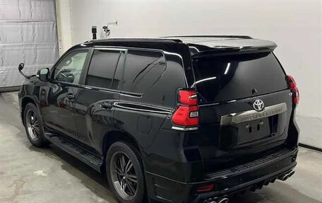Toyota Land Cruiser Prado 150 рестайлинг 2, 2022 год, 5 489 000 рублей, 3 фотография