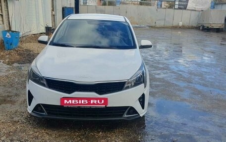 KIA Rio IV, 2021 год, 1 375 000 рублей, 2 фотография