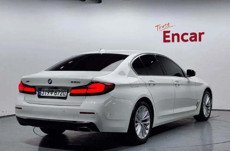 BMW 5 серия G30, 2020 год, 5 380 000 рублей, 2 фотография