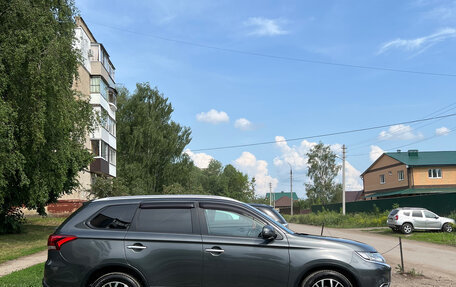 Mitsubishi Outlander III рестайлинг 3, 2016 год, 1 950 000 рублей, 3 фотография