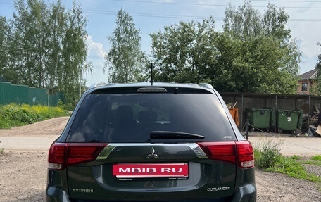 Mitsubishi Outlander III рестайлинг 3, 2016 год, 1 950 000 рублей, 5 фотография