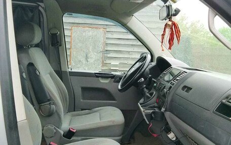 Volkswagen Transporter T5 рестайлинг, 2004 год, 650 000 рублей, 3 фотография