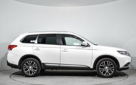 Mitsubishi Outlander III рестайлинг 3, 2018 год, 2 150 000 рублей, 4 фотография