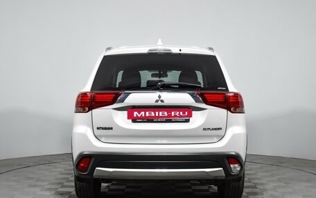 Mitsubishi Outlander III рестайлинг 3, 2018 год, 2 150 000 рублей, 6 фотография