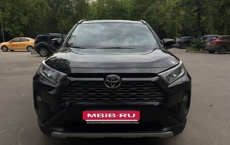 Toyota RAV4, 2021 год, 2 850 000 рублей, 2 фотография