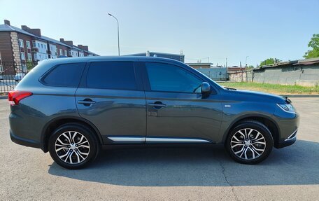 Mitsubishi Outlander III рестайлинг 3, 2017 год, 1 700 000 рублей, 5 фотография